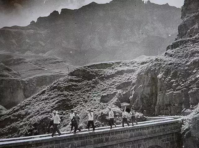 穿越火线补丁（怎样在电脑上下载电脑版的穿越火线）