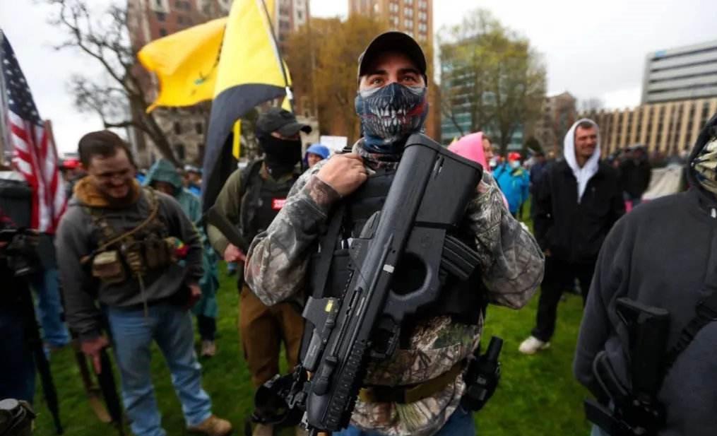 穿越火线自动开枪（穿越火线开火键跟着移动怎么关）