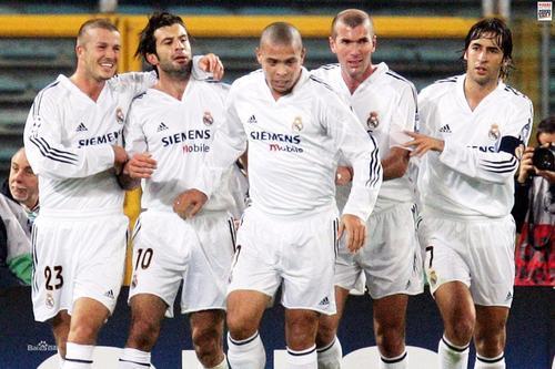 银河战舰,2003年的皇马宇宙巨舰是如何被小罗击碎的