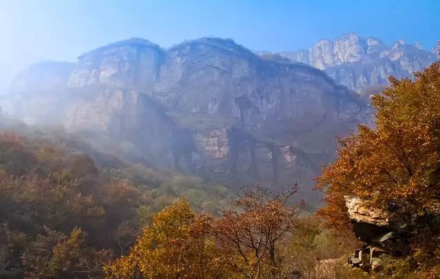 金秋送爽,送爽前面填两个字的成语