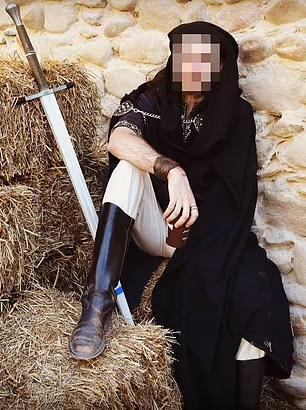 男格斗家,动漫一拳超人中警犬侠有多强