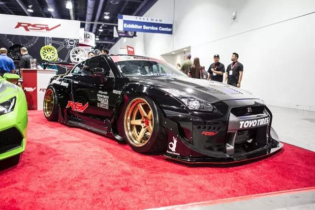 酷炫狂拽吊炸天,狂拽酷霸吊炸天上一句是什么