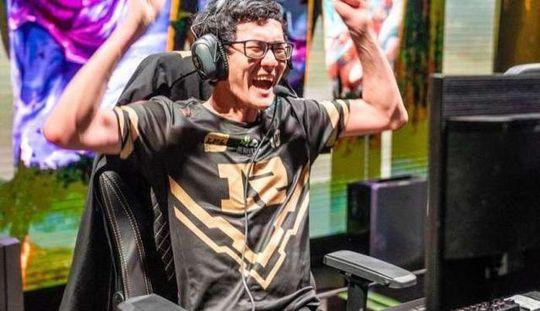 lol个人中心,怎么关闭lol以英雄为中心