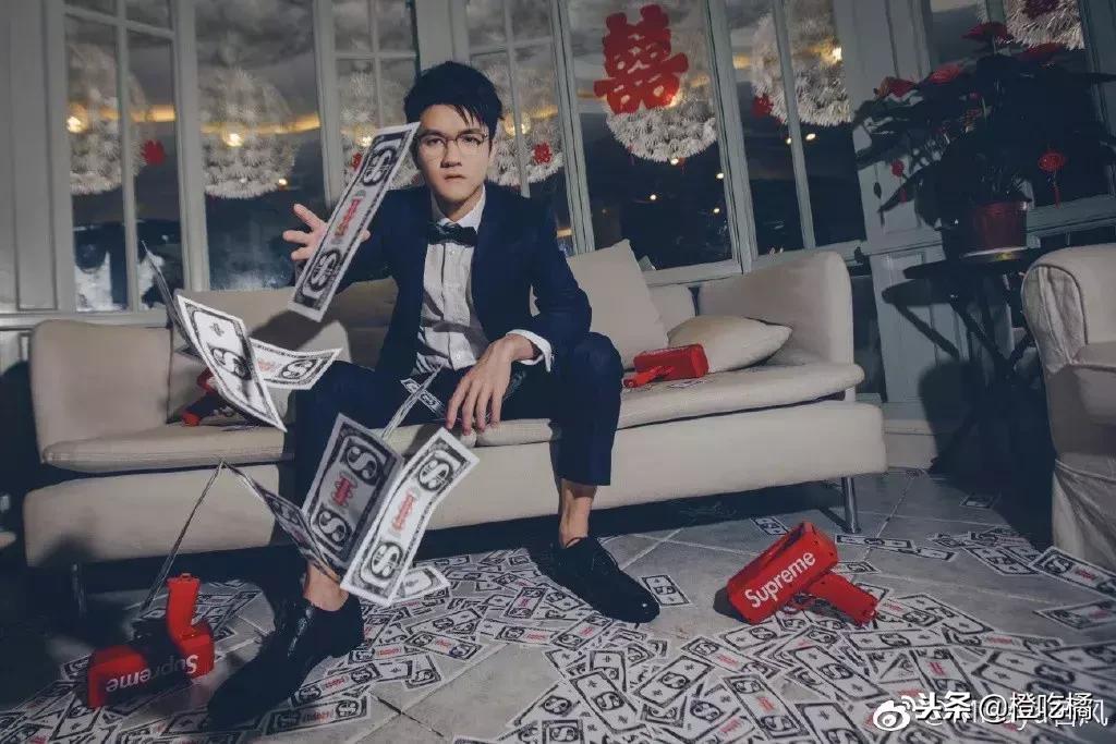 lol火炬,能写一个关于英雄联盟伊泽瑞尔的故事吗