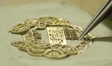 生命珠,玛瑙手镯摸着有涩感是强酸泡过的吗