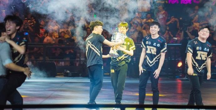 lol牛头2连(我先w然后立马按q为什么有时候还是连不上)